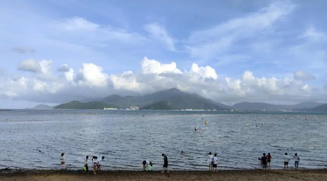 海邊沙灘防偷渡、防溺水監(jiān)控使用球形轉(zhuǎn)臺設(shè)備的優(yōu)勢包括哪些！