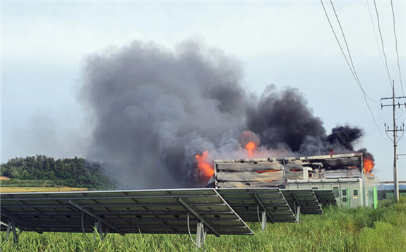 光伏電站智能防火監(jiān)控攝像頭，超遠距離高清透霧攝像機
